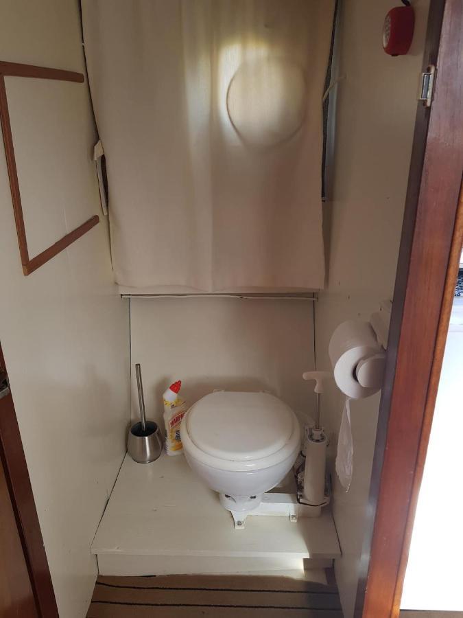 Boat Ella - Kamperen Op Het Water -Niet Om Mee Te Varen -Read Host Profile-Lees Hostprofiel Jutrijp Εξωτερικό φωτογραφία